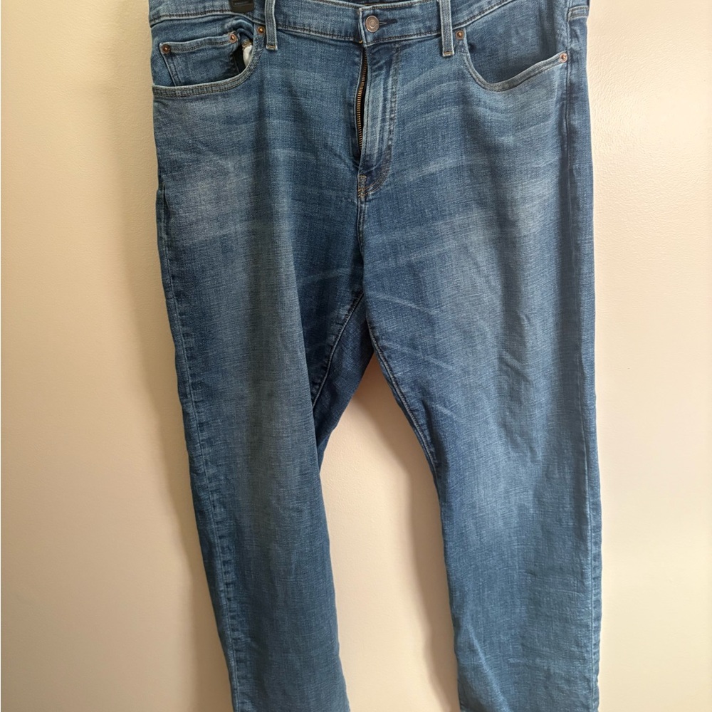 Lucky Brand Blue Slim Jeans Versatile Everyday Wear - Men’s Size 38x30. Good con